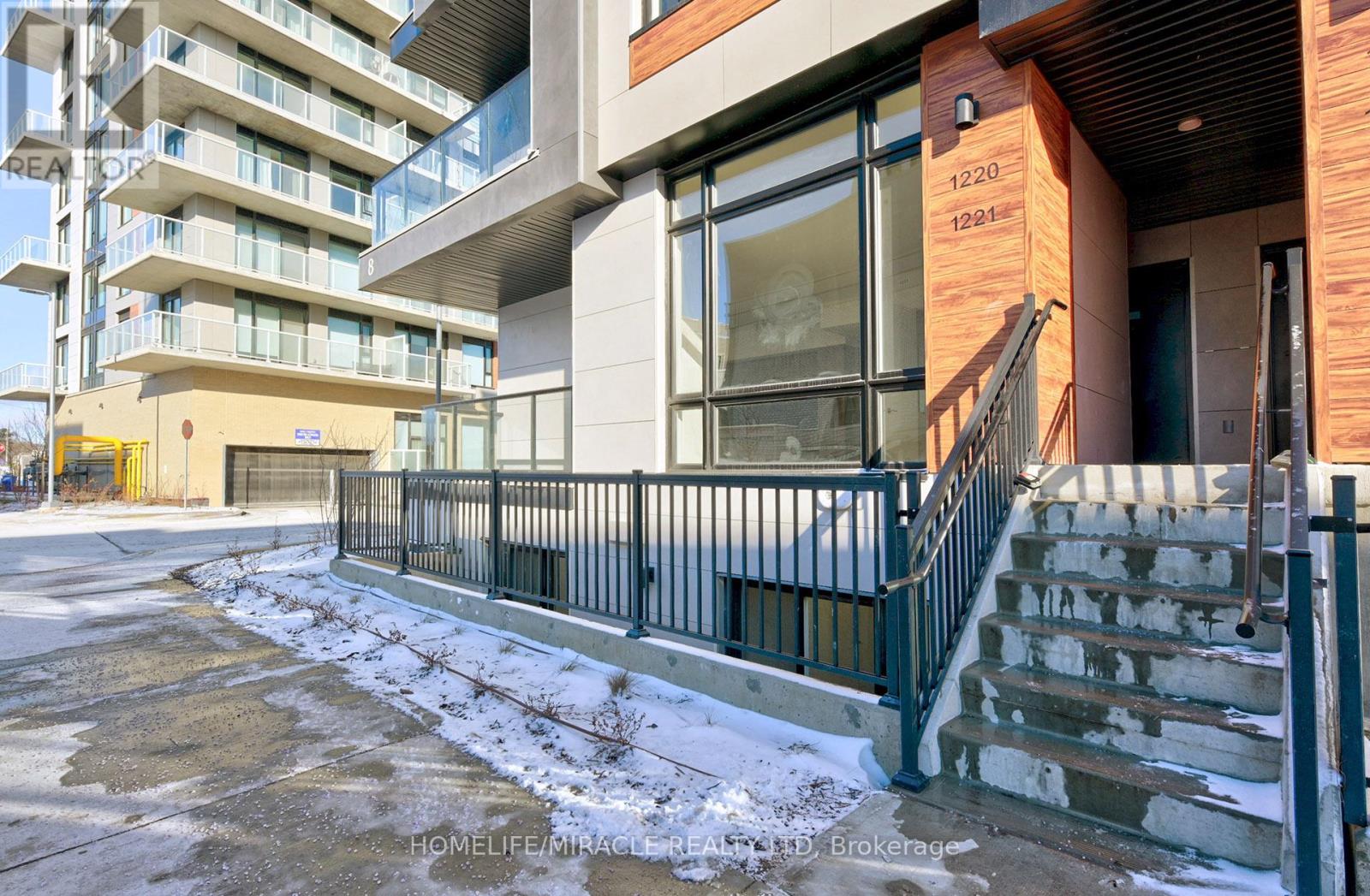 1221 - 8 DAVID EYER ROAD, Richmond Hill, Ontario