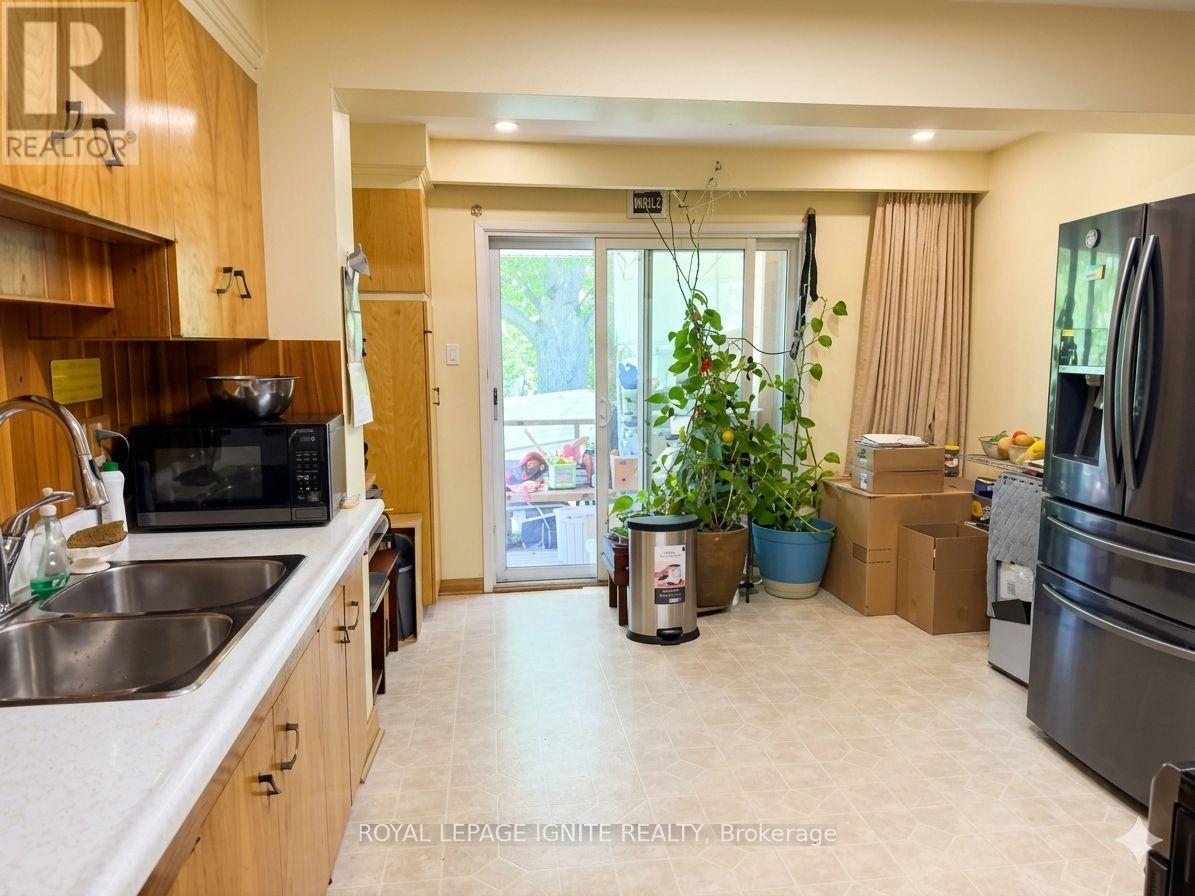 38 Rossander Court, Toronto, Ontario  M1J 2B7 - Photo 8 - E13172648