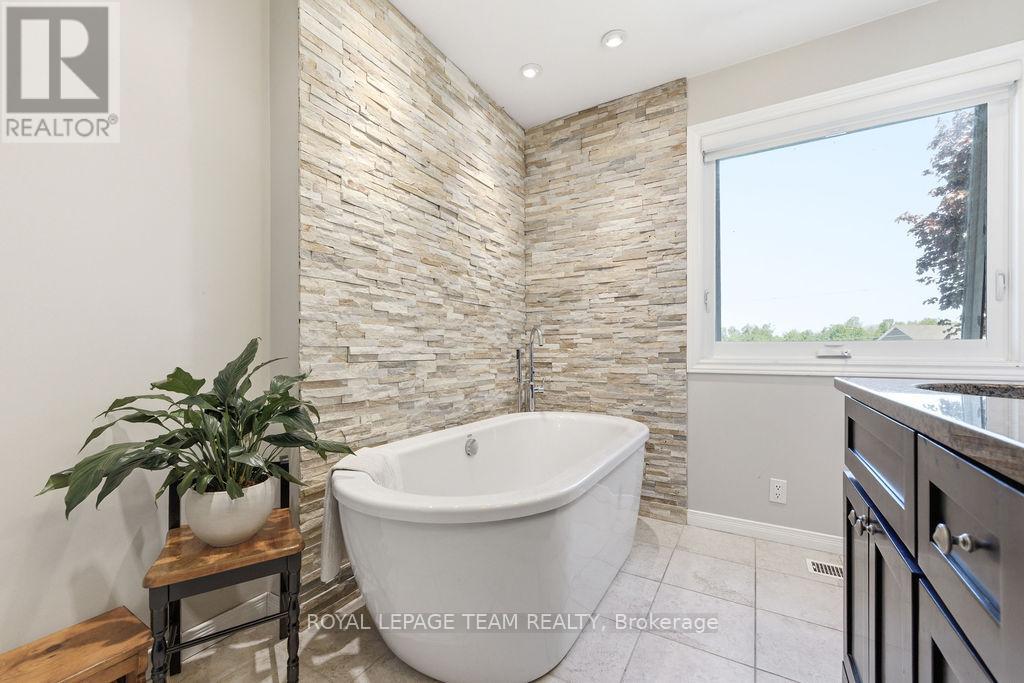 63 Alva Drive, Whitewater Region, Ontario  K0J 1K0 - Photo 30 - X13219018