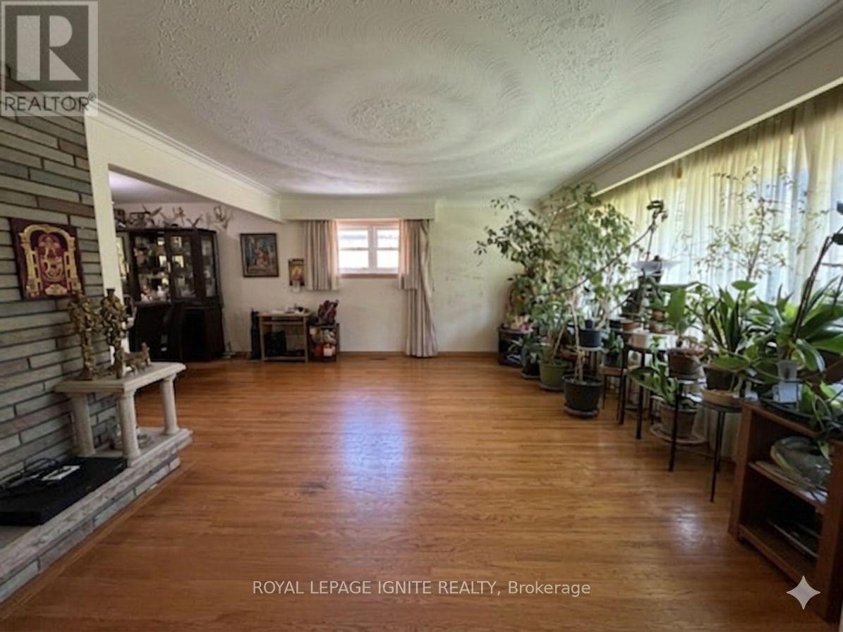 38 Rossander Court, Toronto, Ontario  M1J 2B7 - Photo 4 - E13172648