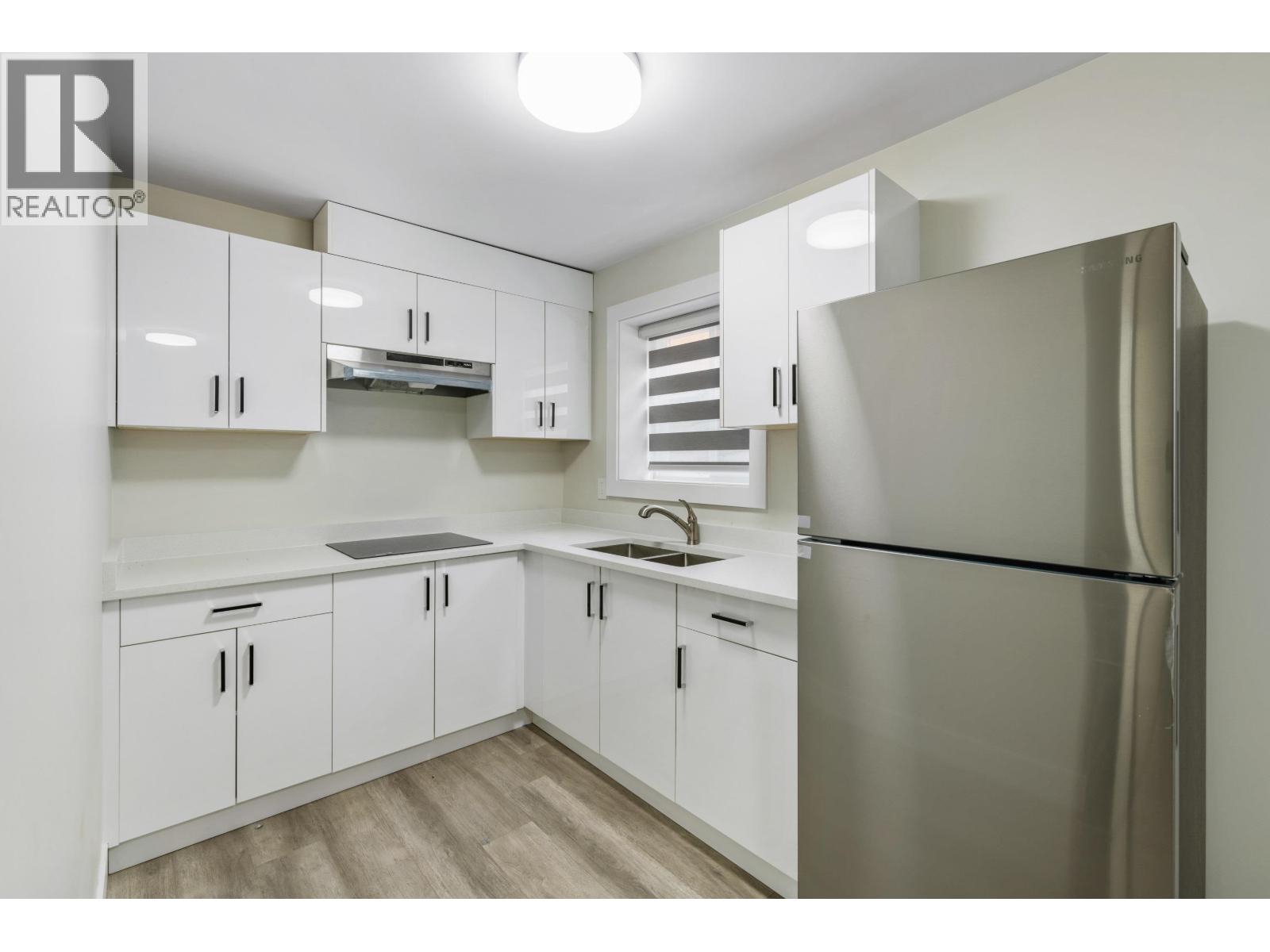 Bachelor Suite 16xx Ellesmere Avenue, Burnaby, British Columbia  V5B 3T4 - Photo 2 - R3130008