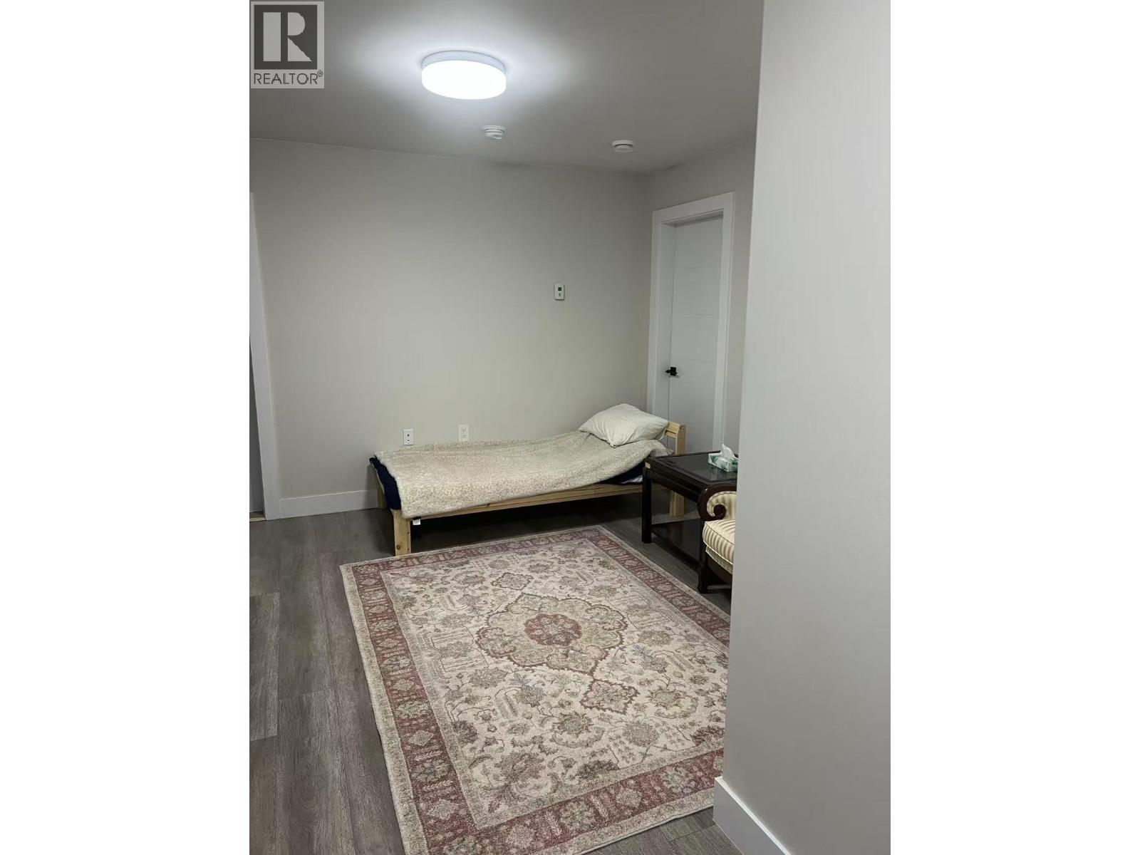 Bachelor Suite 16xx Ellesmere Avenue, Burnaby, British Columbia  V5B 3T4 - Photo 3 - R3130008