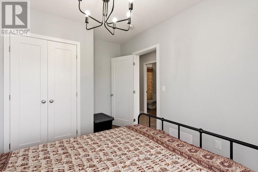 854 Mikinak Road, Ottawa, Ontario  K1K 4Z4 - Photo 5 - X13219078