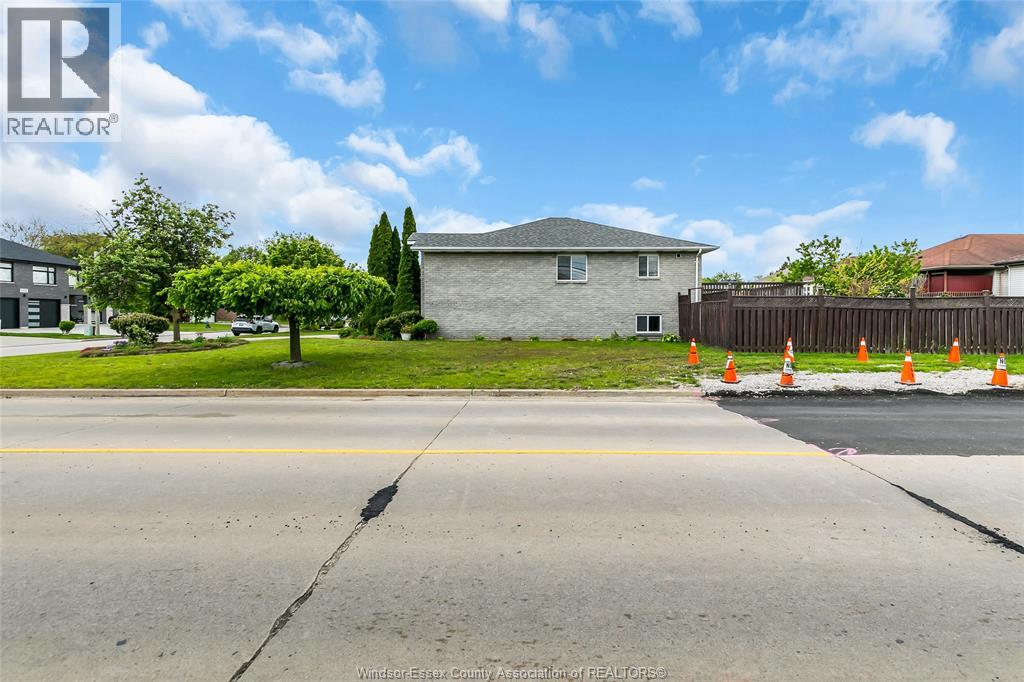 2401 St. Patricks, Windsor, Ontario  N9E 4V9 - Photo 7 - 26011813