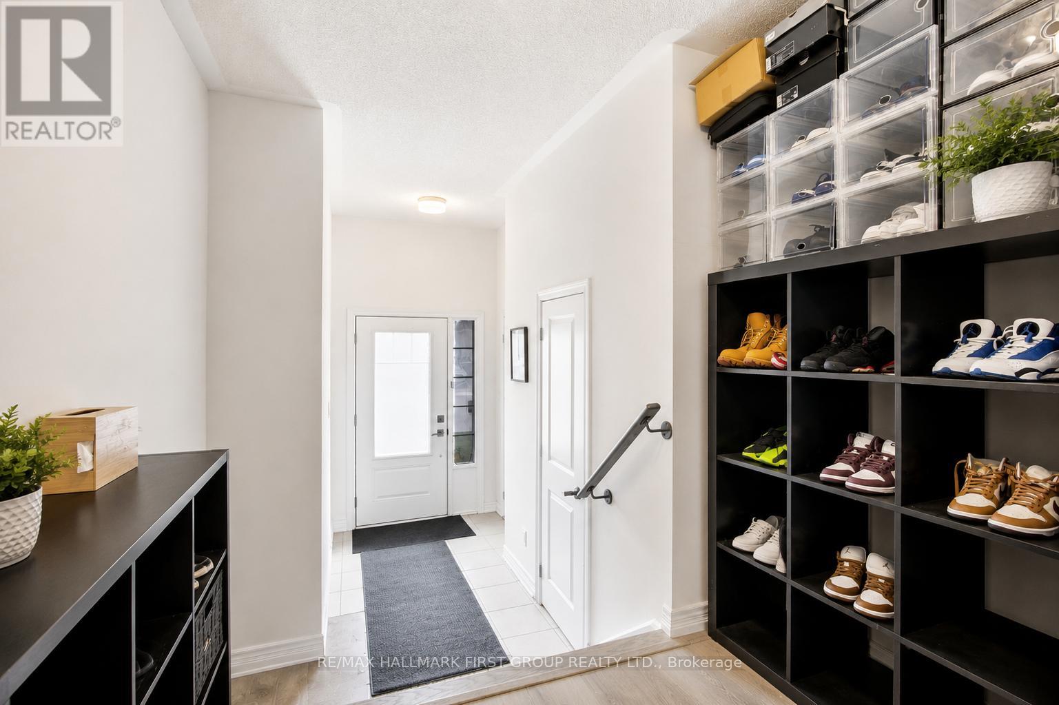 2019 Cameron Lott Crescent, Oshawa, Ontario  L1L 0S1 - Photo 3 - E13219070
