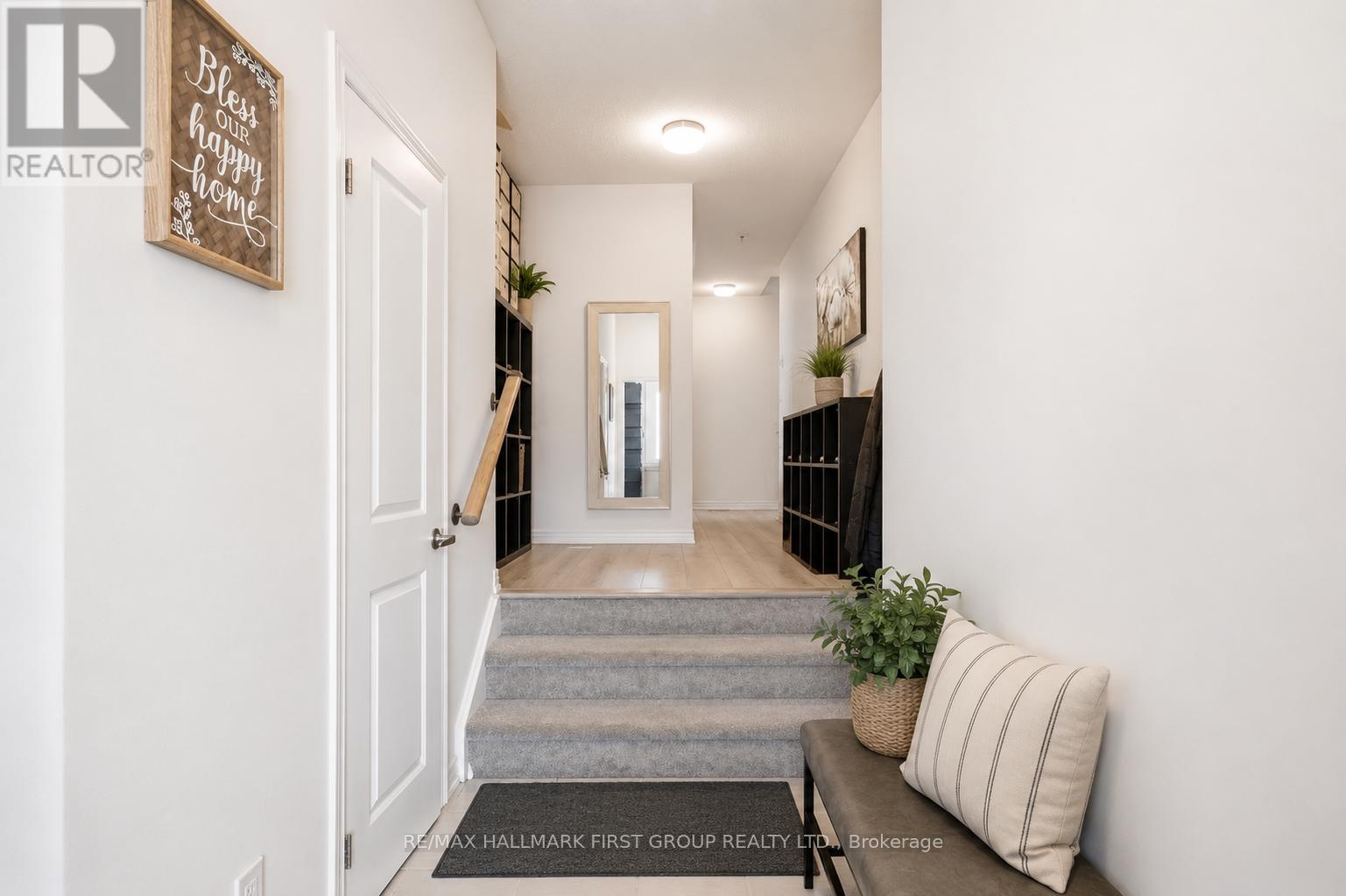 2019 Cameron Lott Crescent, Oshawa, Ontario  L1L 0S1 - Photo 4 - E13219070