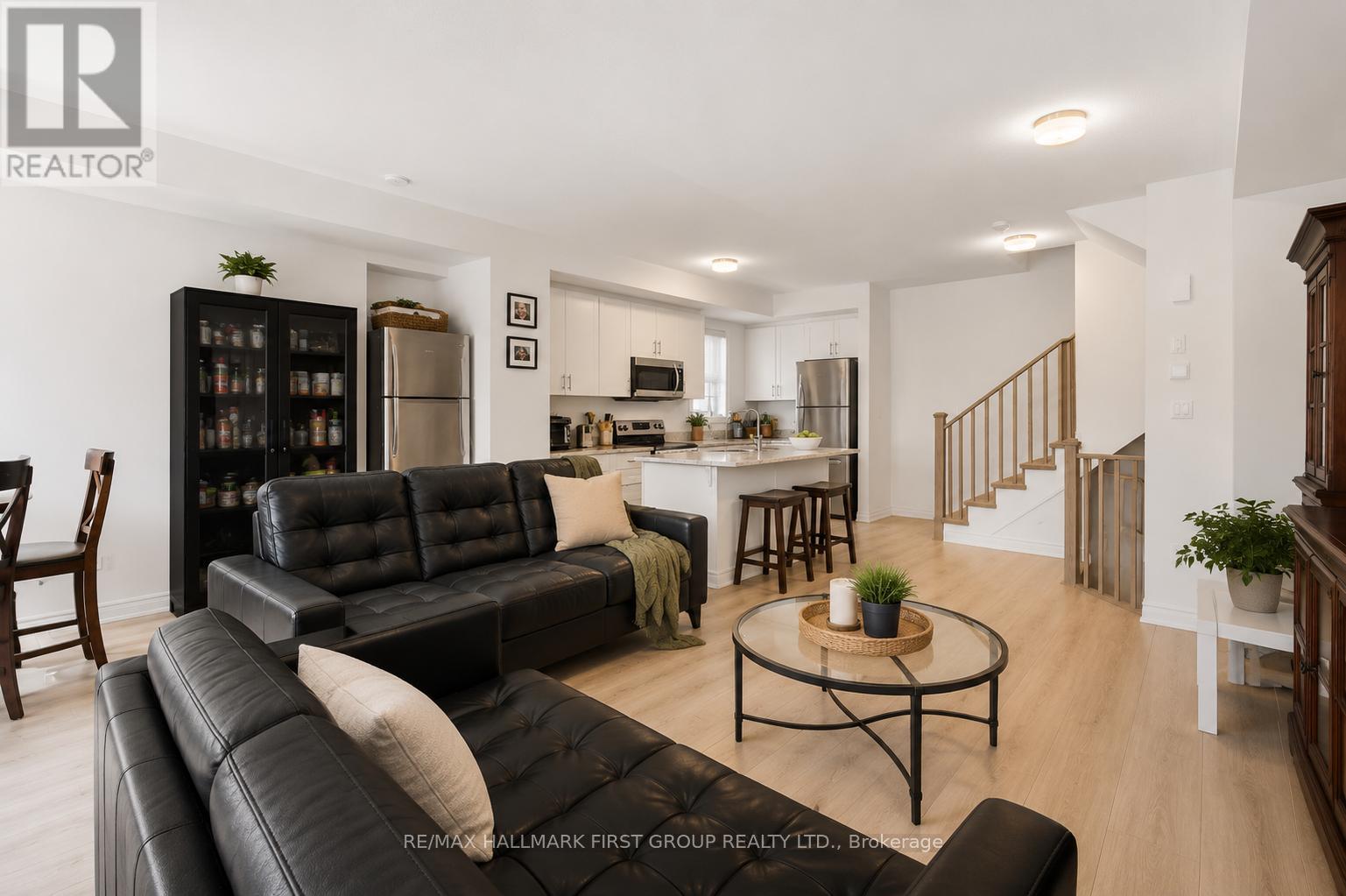 2019 Cameron Lott Crescent, Oshawa, Ontario  L1L 0S1 - Photo 5 - E13219070