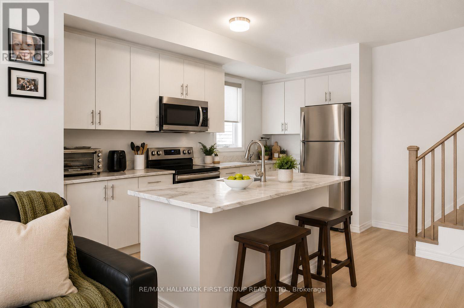 2019 Cameron Lott Crescent, Oshawa, Ontario  L1L 0S1 - Photo 7 - E13219070