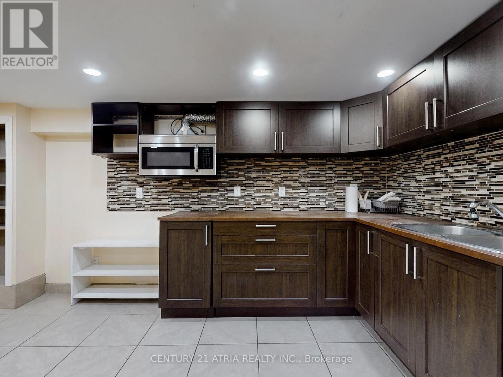 Lower - 2828 Danforth Avenue, Toronto, Ontario  M4C 1M1 - Photo 11 - E13219132