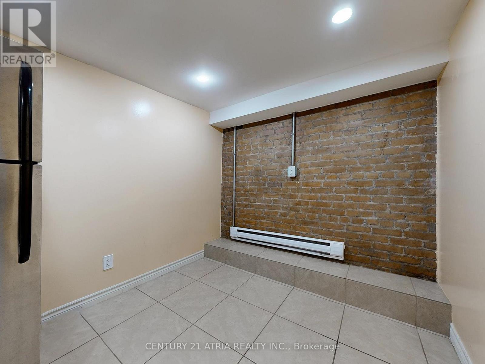Lower - 2828 Danforth Avenue, Toronto, Ontario  M4C 1M1 - Photo 13 - E13219132