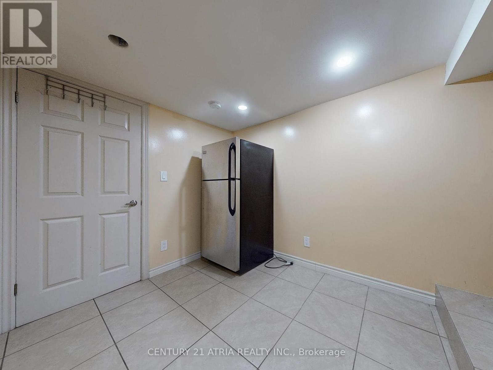 Lower - 2828 Danforth Avenue, Toronto, Ontario  M4C 1M1 - Photo 14 - E13219132