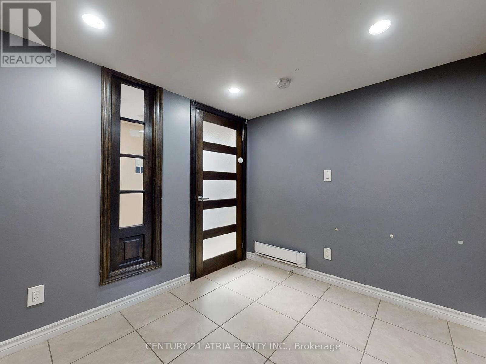 Lower - 2828 Danforth Avenue, Toronto, Ontario  M4C 1M1 - Photo 17 - E13219132