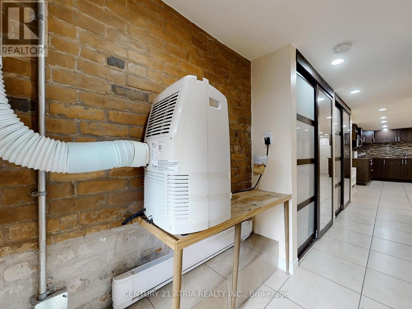 Lower - 2828 Danforth Avenue, Toronto, Ontario  M4C 1M1 - Photo 18 - E13219132
