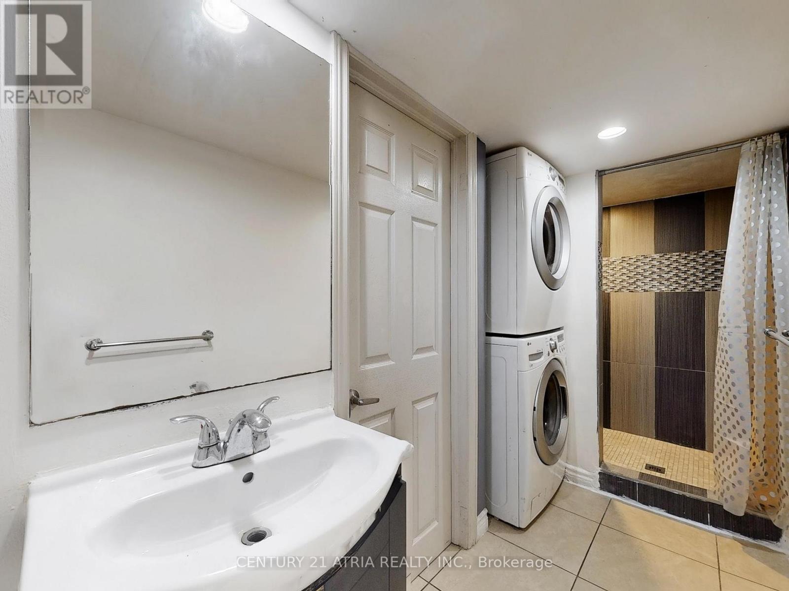 Lower - 2828 Danforth Avenue, Toronto, Ontario  M4C 1M1 - Photo 19 - E13219132