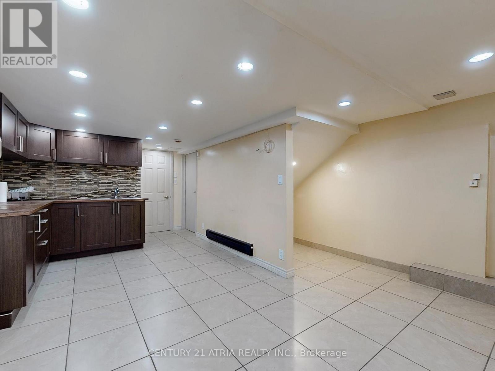 Lower - 2828 Danforth Avenue, Toronto, Ontario  M4C 1M1 - Photo 9 - E13219132