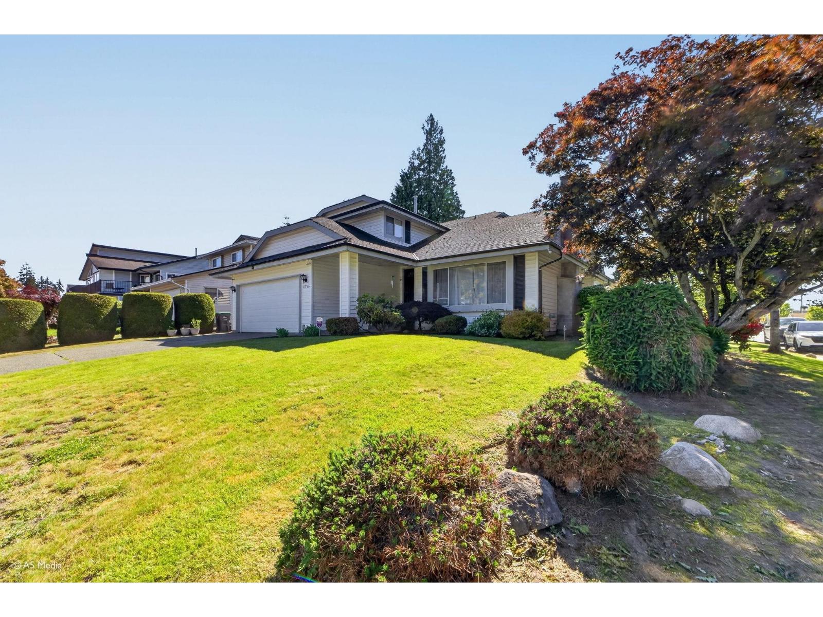 6715 128b Street, Surrey, British Columbia  V3W 9X7 - Photo 2 - R3128968