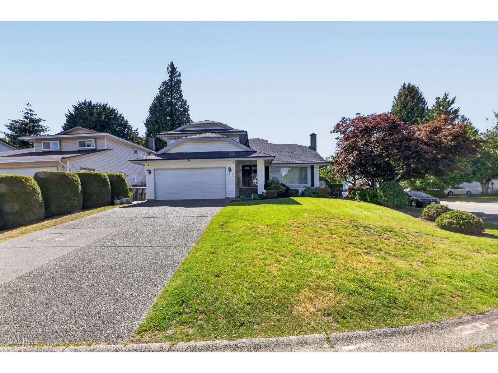 6715 128b Street, Surrey, British Columbia  V3W 9X7 - Photo 1 - R3128968