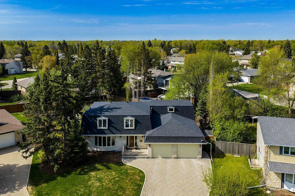 11 Vardon Place, Winnipeg, Manitoba R3K 1X2 - Photo 1 - 202611845