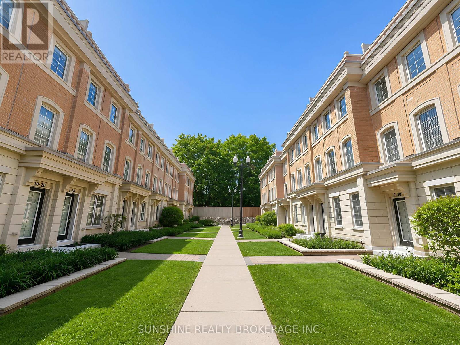 12 - 20 HARGRAVE LANE, Toronto, Ontario