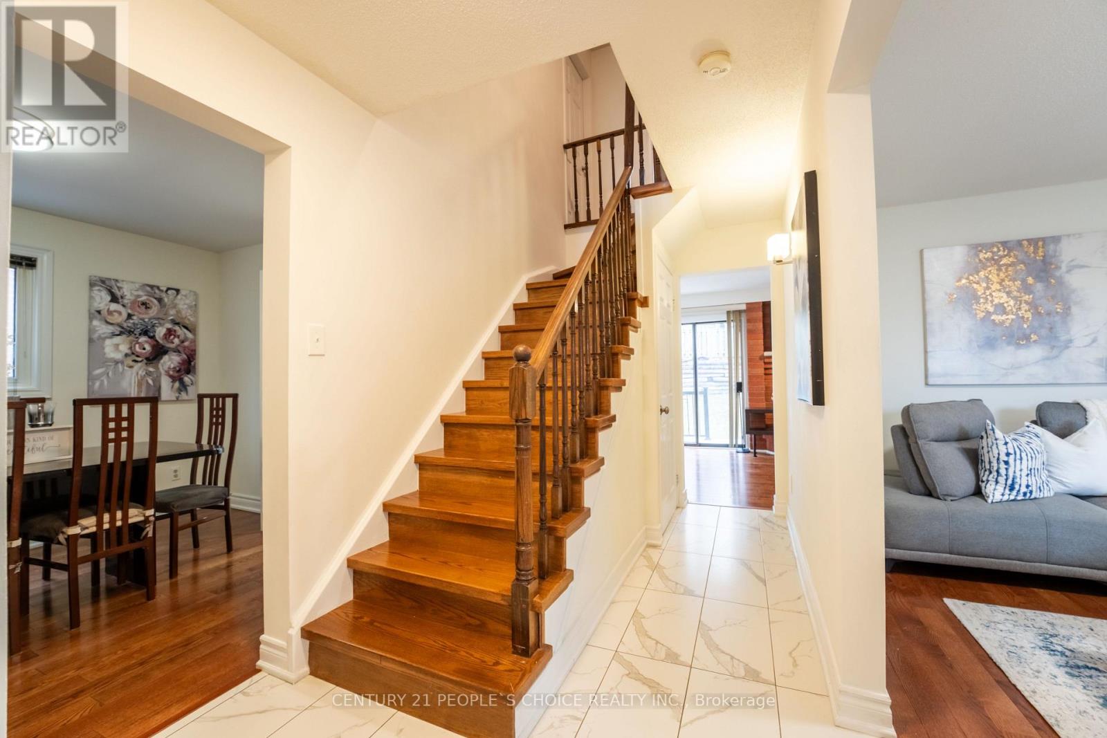 15 Kilbarry Court, Richmond Hill, Ontario  L4C 6M8 - Photo 6 - N13219210