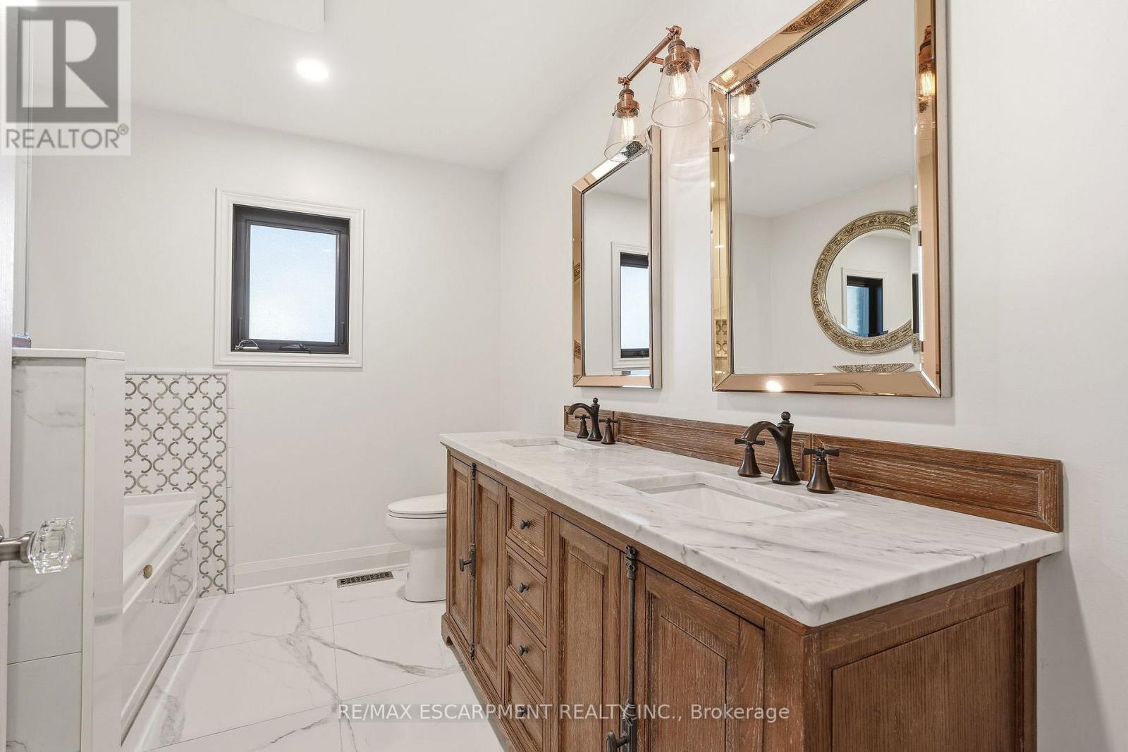 329 Plains Road W, Burlington, Ontario  L7T 1G1 - Photo 15 - W13219214