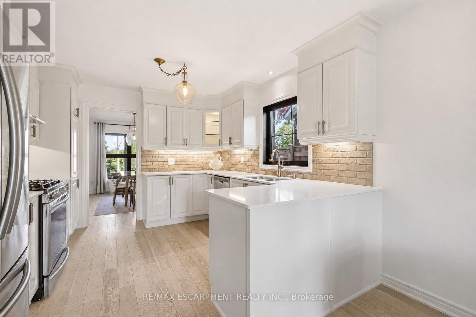 329 Plains Road W, Burlington, Ontario  L7T 1G1 - Photo 9 - W13219214