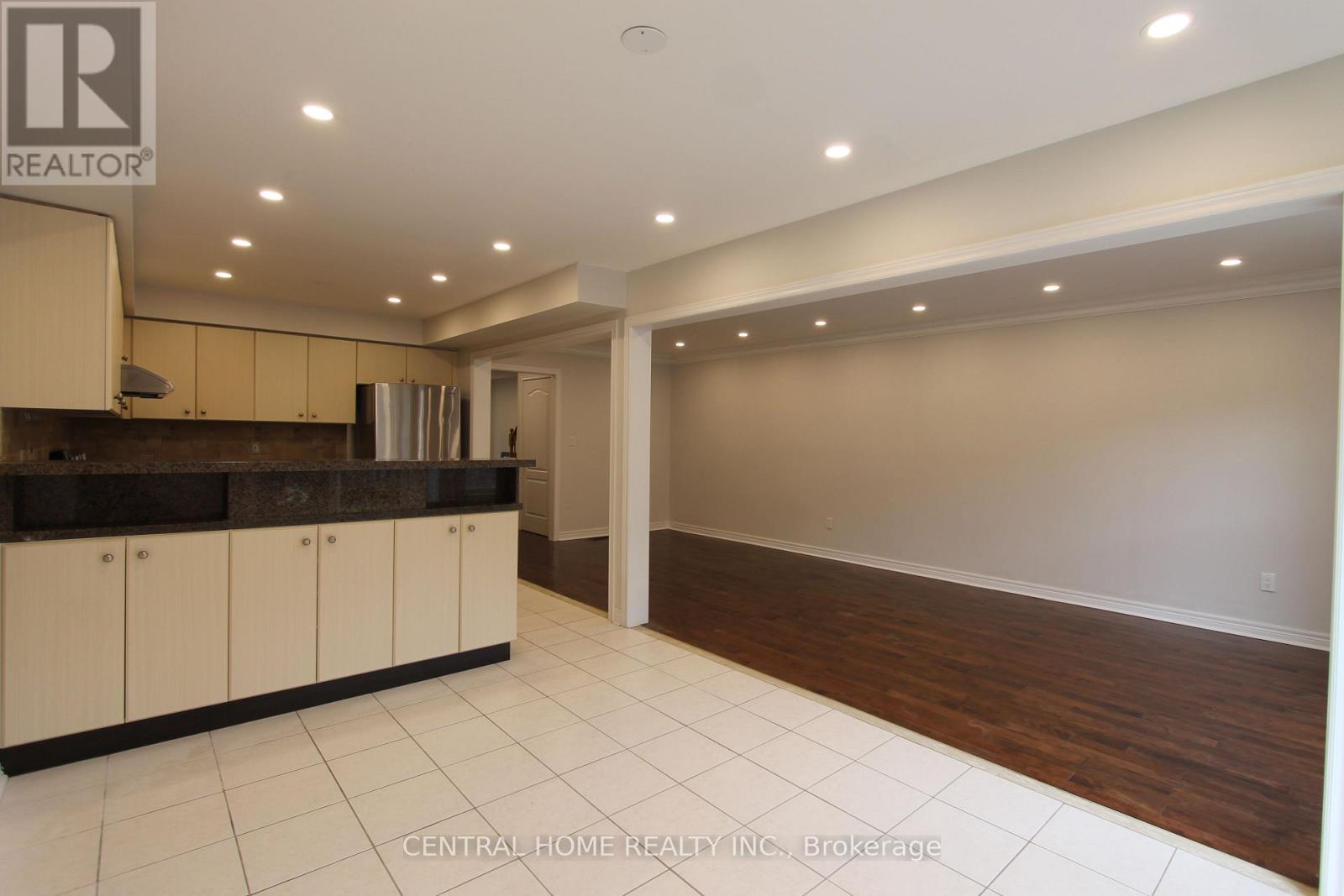 165 Manorheights Street, Richmond Hill, Ontario  L4S 2S8 - Photo 8 - N12858770