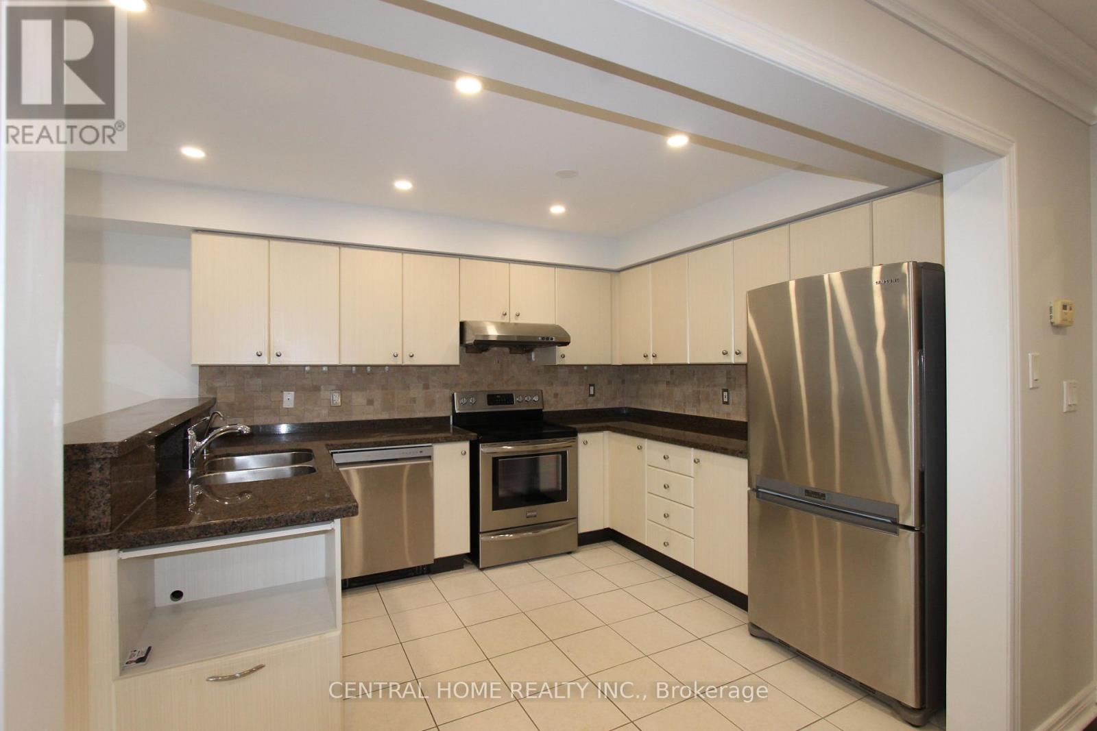 165 Manorheights Street, Richmond Hill, Ontario  L4S 2S8 - Photo 7 - N12858770