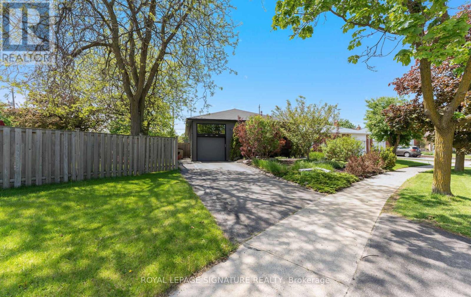 88 Beaver Bend Crescent, Toronto, Ontario  M9B 5R6 - Photo 2 - W13219190