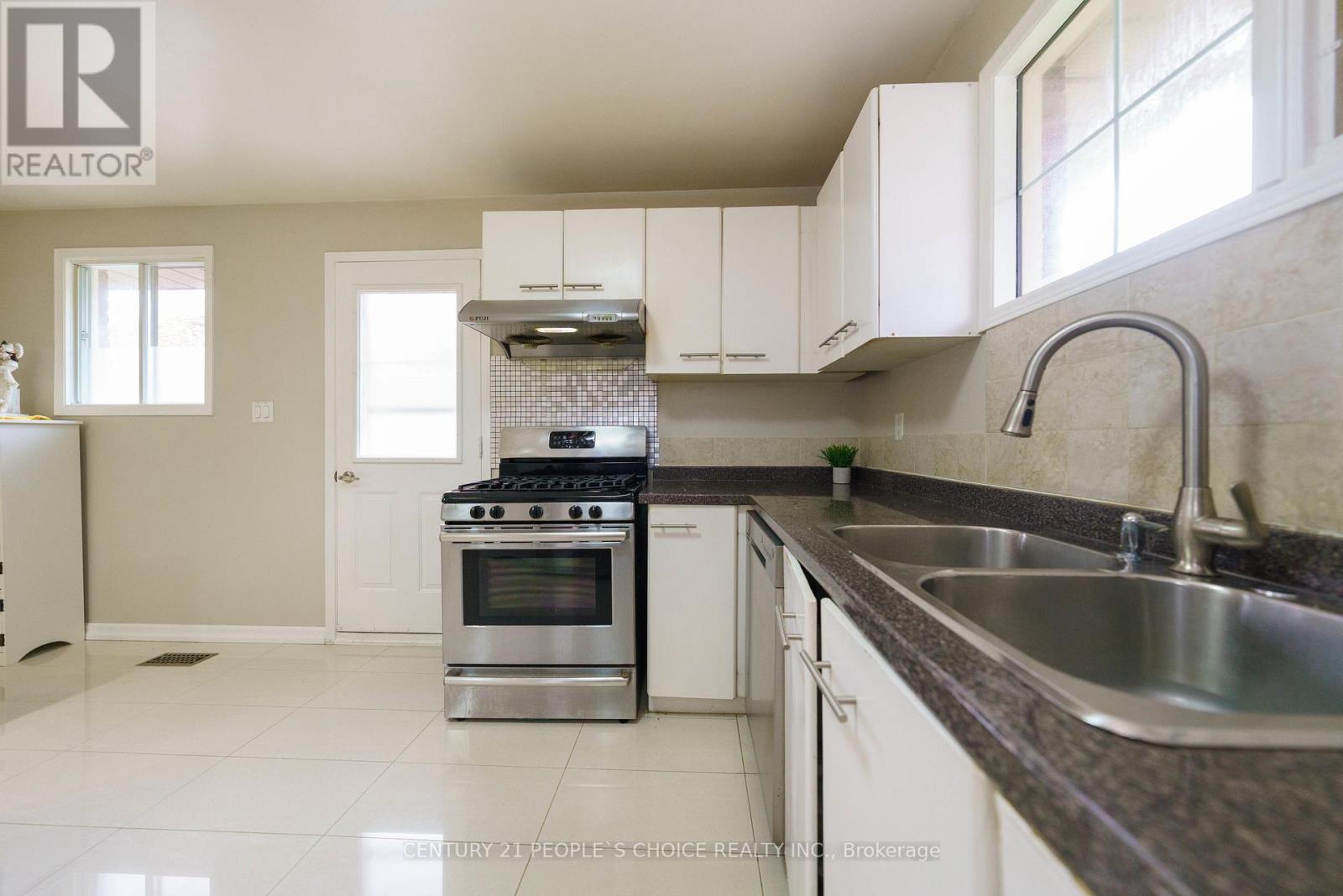 4 Hiscox Court, Whitby, Ontario  L1N 9A6 - Photo 14 - E13219240