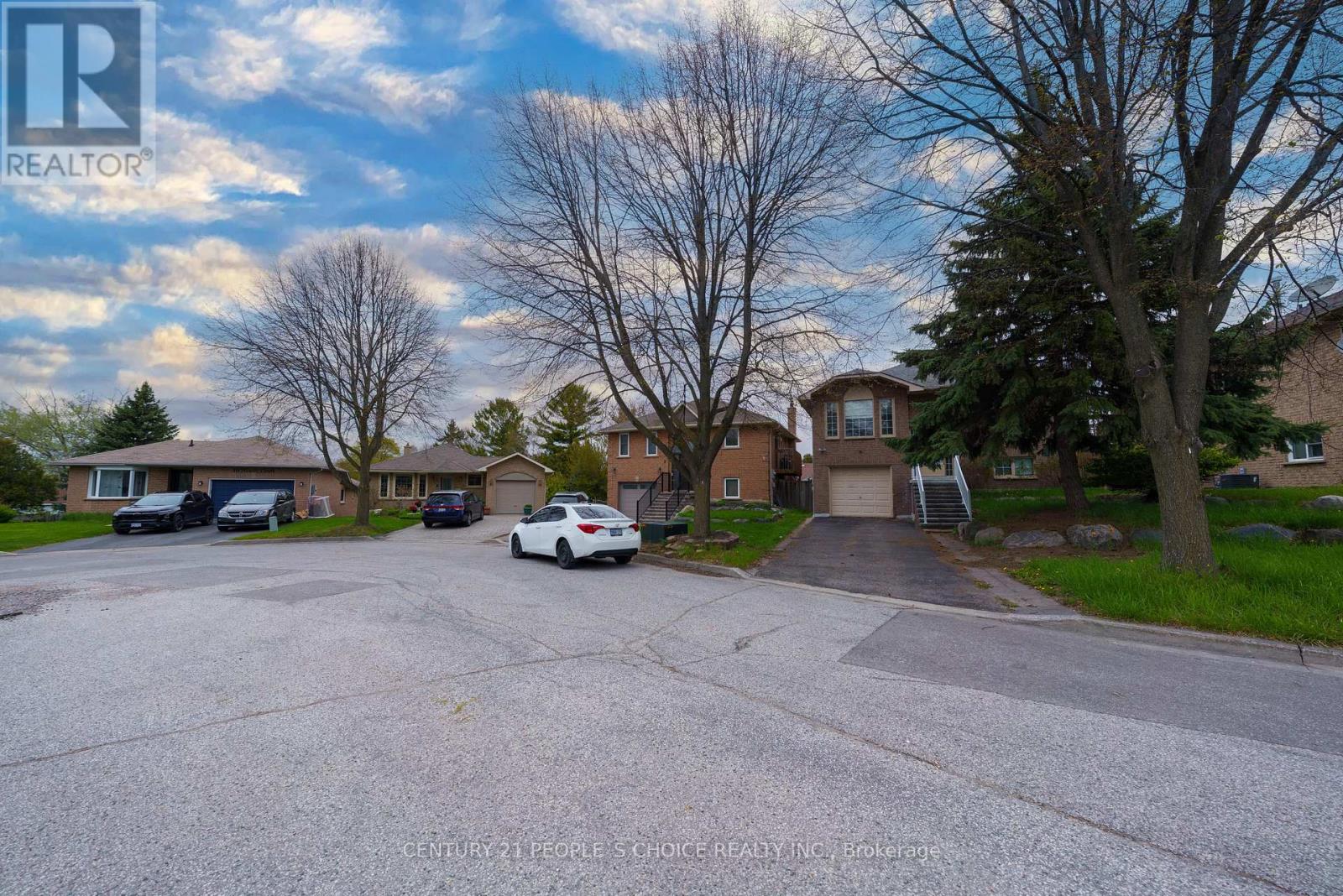 4 Hiscox Court, Whitby, Ontario  L1N 9A6 - Photo 3 - E13219240