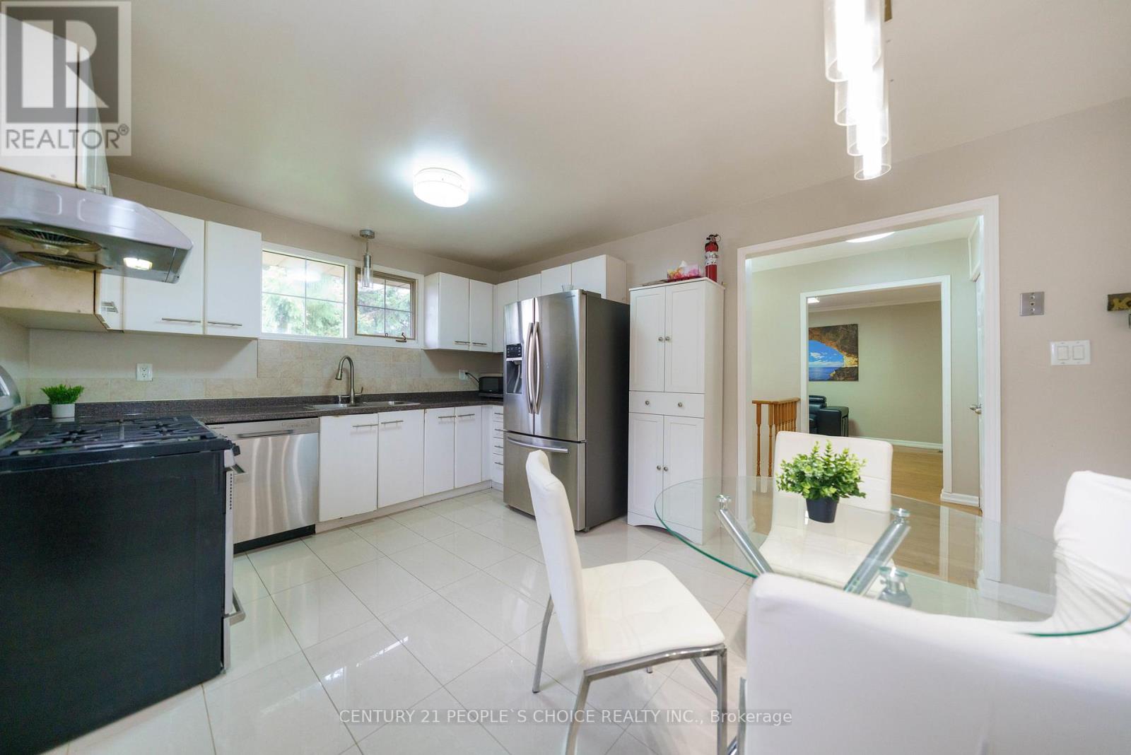4 Hiscox Court, Whitby, Ontario  L1N 9A6 - Photo 9 - E13219240