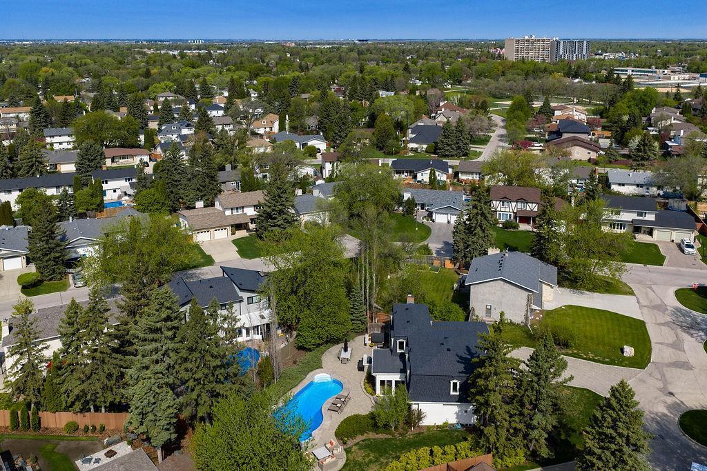11 Vardon Place, Winnipeg, Manitoba R3K 1X2 - Photo 37 - 202611845