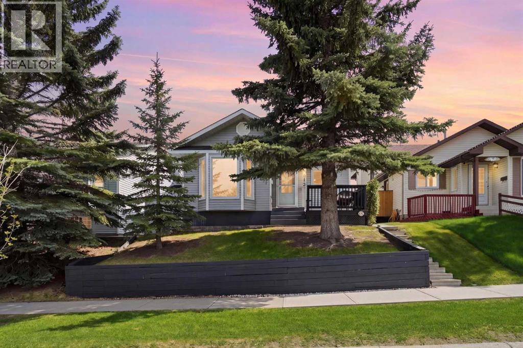 672 Macewan Drive Nw, Calgary, Alberta  T3K 3J5 - Photo 1 - A2313677
