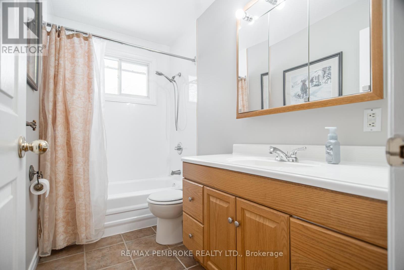395 Chamberlain Street, Pembroke, Ontario K8A 2N3 - Photo 13 - X12988804