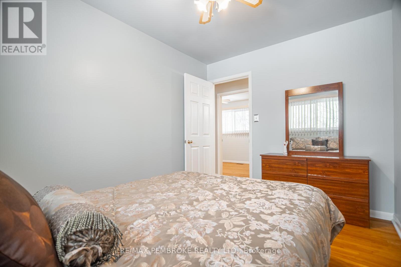 395 Chamberlain Street, Pembroke, Ontario K8A 2N3 - Photo 15 - X12988804