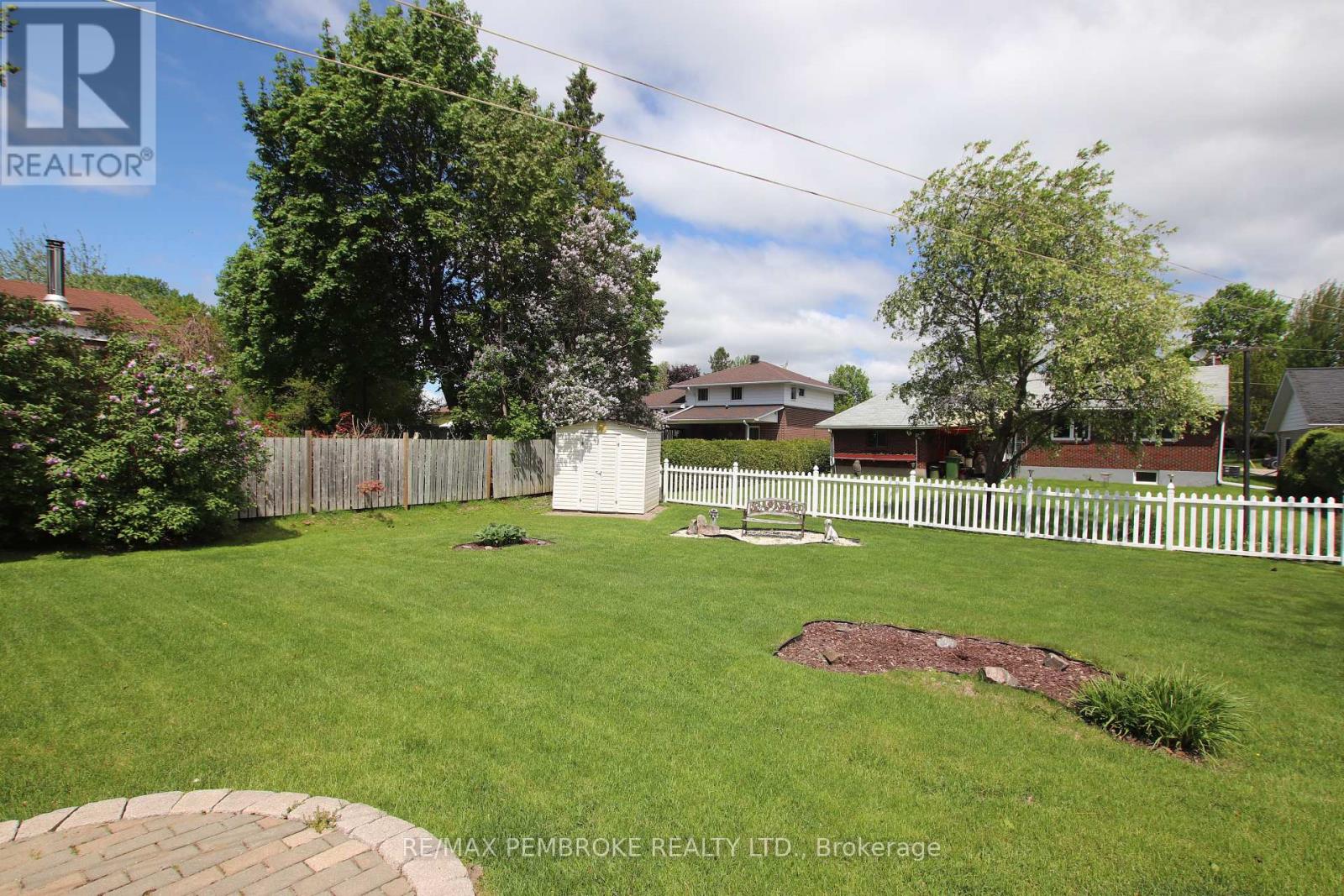 395 Chamberlain Street, Pembroke, Ontario K8A 2N3 - Photo 3 - X12988804