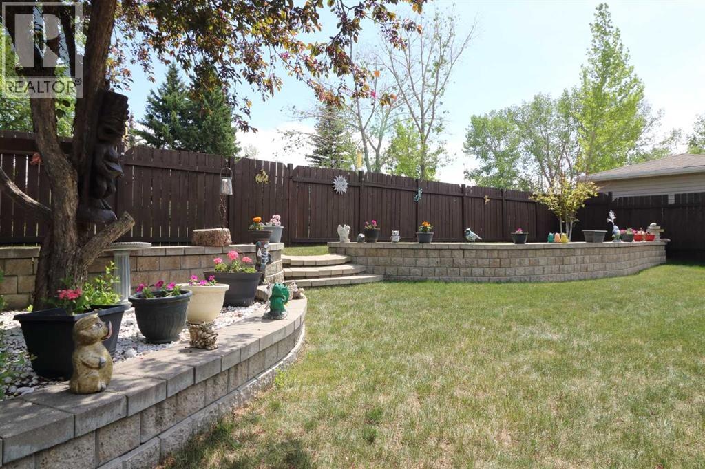8 Meadow Place Se, Airdrie, Alberta  T4A 1W4 - Photo 3 - A2299404
