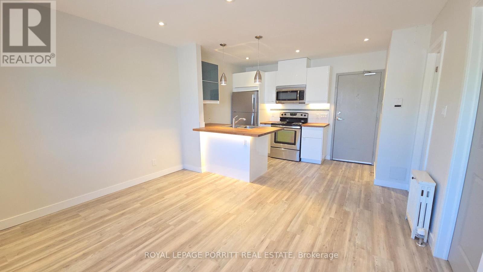 #2 - 3411 Lakeshore Boulevard W, Toronto, Ontario  M8W 1N2 - Photo 2 - W12945600