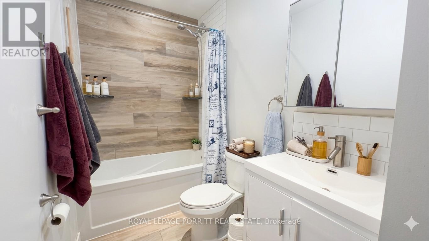 #2 - 3411 Lakeshore Boulevard W, Toronto, Ontario  M8W 1N2 - Photo 13 - W12945600