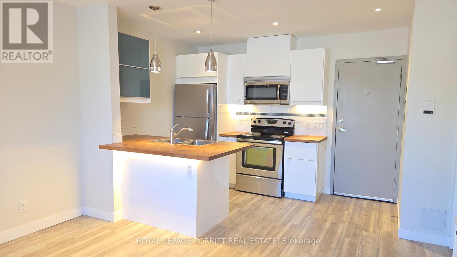 #2 - 3411 LAKESHORE BOULEVARD W, Toronto, Ontario