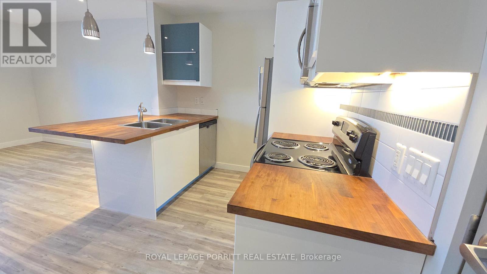 #2 - 3411 Lakeshore Boulevard W, Toronto, Ontario  M8W 1N2 - Photo 5 - W12945600