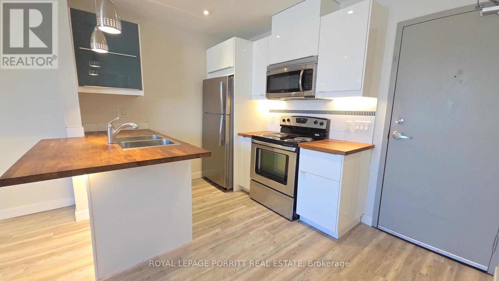 #2 - 3411 Lakeshore Boulevard W, Toronto, Ontario  M8W 1N2 - Photo 6 - W12945600