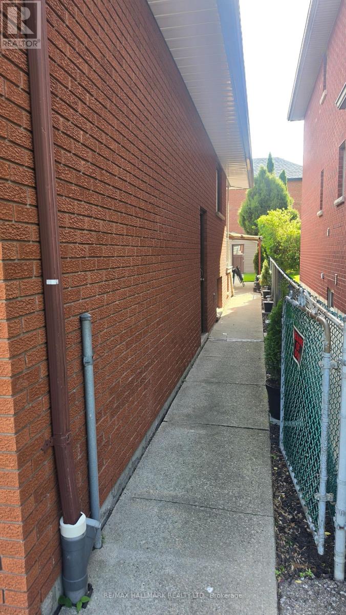 Lower Level - 110 Milton Street, Toronto, Ontario  M8Y 2Y3 - Photo 3 - W13219334