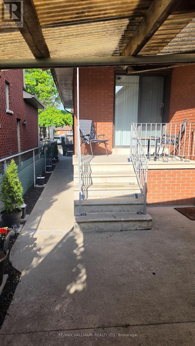 Lower Level - 110 Milton Street, Toronto, Ontario  M8Y 2Y3 - Photo 4 - W13219334
