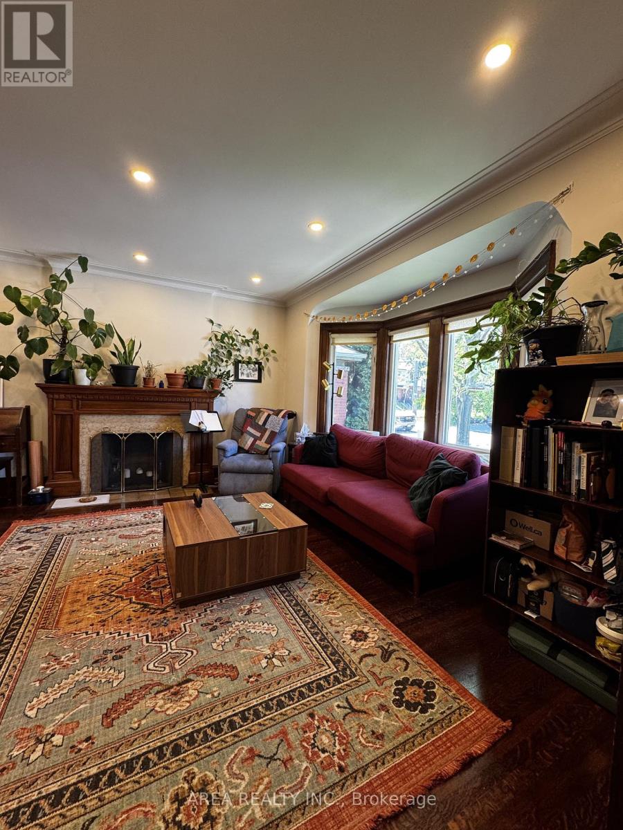81 Humewood Drive, Toronto, Ontario  M6C 2W3 - Photo 4 - C13219352