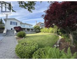 <div class="price">$2,580,000</div> 2175 Lawson Avenue, West Vancouver<br><div style="margin-bottom:8px;"><small>Royal LePage Sussex</small></div><div class='bed_bath'>5 Bed | 4 Bath</div>