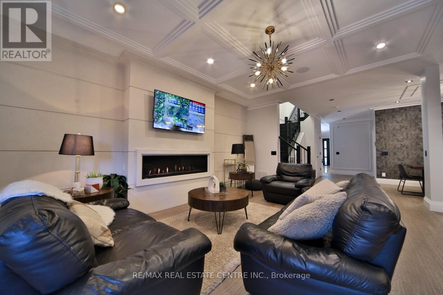 1098 Meredith Avenue, Mississauga, Ontario  L5E 2E1 - Photo 10 - W13219358