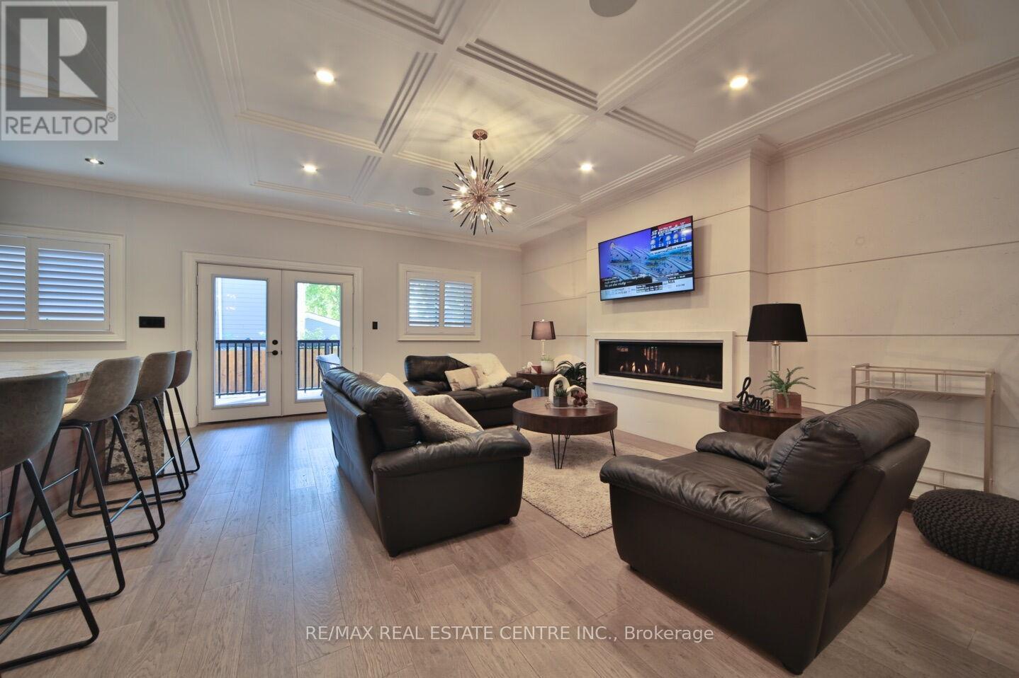 1098 Meredith Avenue, Mississauga, Ontario  L5E 2E1 - Photo 12 - W13219358