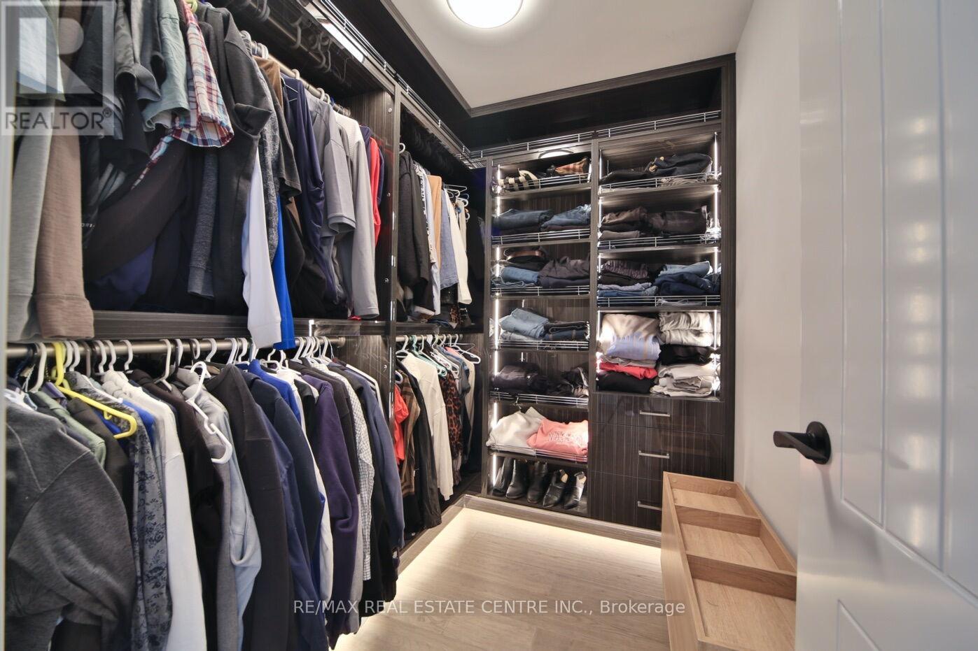 1098 Meredith Avenue, Mississauga, Ontario  L5E 2E1 - Photo 27 - W13219358